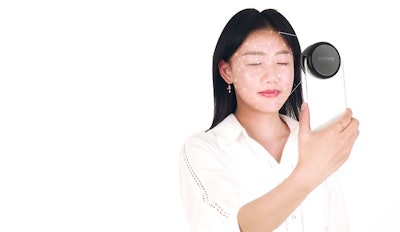 MySkin F.A.I.N. is a small and portable device that can be used via a clip-on mechanism on a mobile phone or tablet and utilizes optimized lighting to analyze a total of 12 skin analysis parameters, providing more accurate optical analysis results.