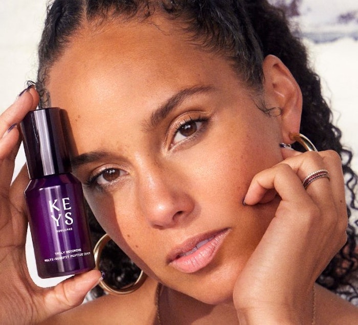 The Truly Becoming Multi-Benefit Peptide Serum features a multi-weight hyaluronic acid, which is said to be a powerful hydrator in high and low molecular weights that helps keep skin hydrated for a plump, smooth look.