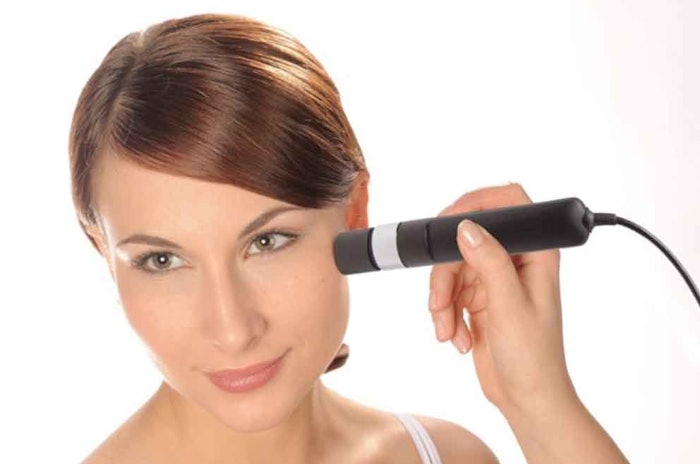 The Skin-Colorimeter Flex CL 440 is available as a stand-alone device and connectable to an MPA system, a modular device that allows the user to build their own skin care tool by connecting multiple tools.