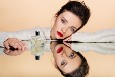 According to NPD data, 80% of consumers choose scents based on what they like, while 70% are influenced by mood-lifting fragrances.