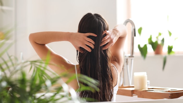 AminoSensyl Ultra MB offers a biobased conditioning system that provides deep moisturization and strengthening across multiple hair types, ranging from straight to coily, and hair states ranging from healthy to damaged.