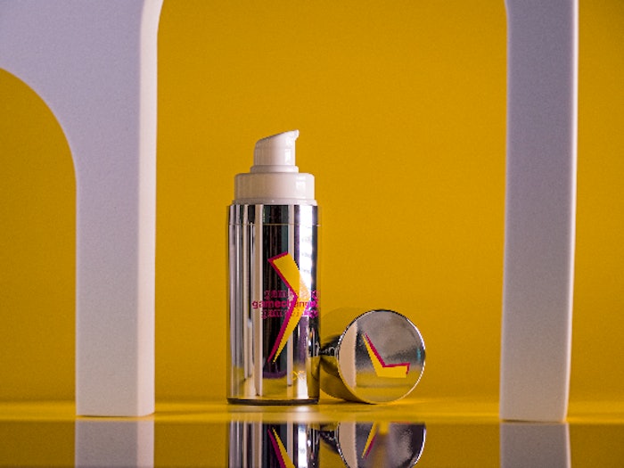 Full-cover hotfoil stamping is suitable for regular shapes, including concave surfaces.