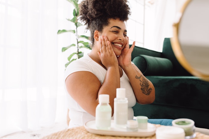 As the beauty industry evolves, natural materials are becoming more and more popular due to their numerous benefits.