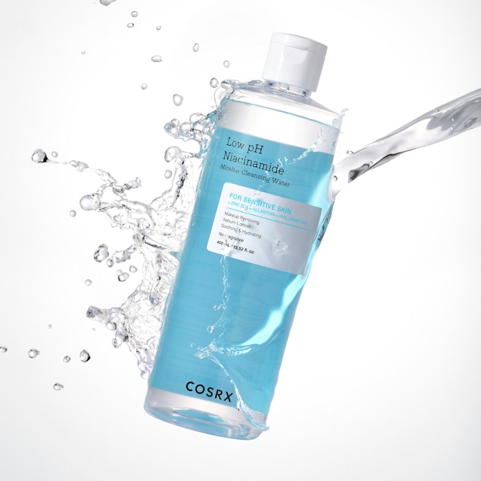 The Low pH Niacinamide Micellar Cleansing Water is formulated with a composition similar to the pH of skin to help maintain a healthy skin balance and strengthen the skin barrier.