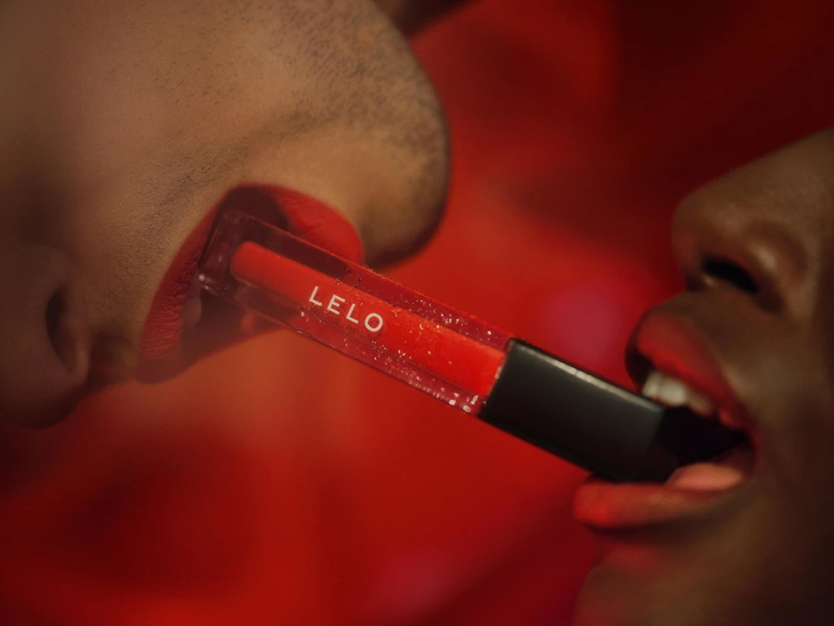 Lelo Enigma Wave Suction Dual Stimulator Cyber Purple Lelo Enigma Wave Suction Dual Stimulator Cyber Purple