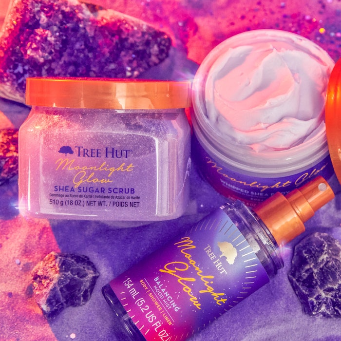 Key ingredients include skin-plumping and hydrating snow mushroom, magnesium for relieving and stress and balancing the skin, and crushed amethyst for exfoliation and emotional balance, exfoliating sugar, and moisturizing shea butter.