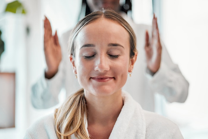Holistic Pain Management Techniques for Facials and Beyond