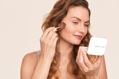 The brand keeps its professional partners, as well as its international distributors and stockists, front-and-center in its organic social strategy. And while the brand thrives in the expert-backed space, it also collaborates with content creators/influencers.