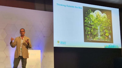 Prof. Paco Calvo, of the University of Murcia, described plants as Planta Sapiens, acting as intelligent beings whose chemical production parallel behavior.