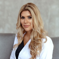 Dr Lori Headshot