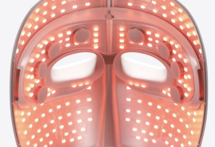 The mask operates in 9-minute one-touch preset cycles that run through the three light therapies in 3-minute increments. Any single 3-minute light therapy can be run in isolation, as can a 15-minute vibration-only treatment