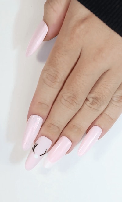 Minimalist Reindeer Nails