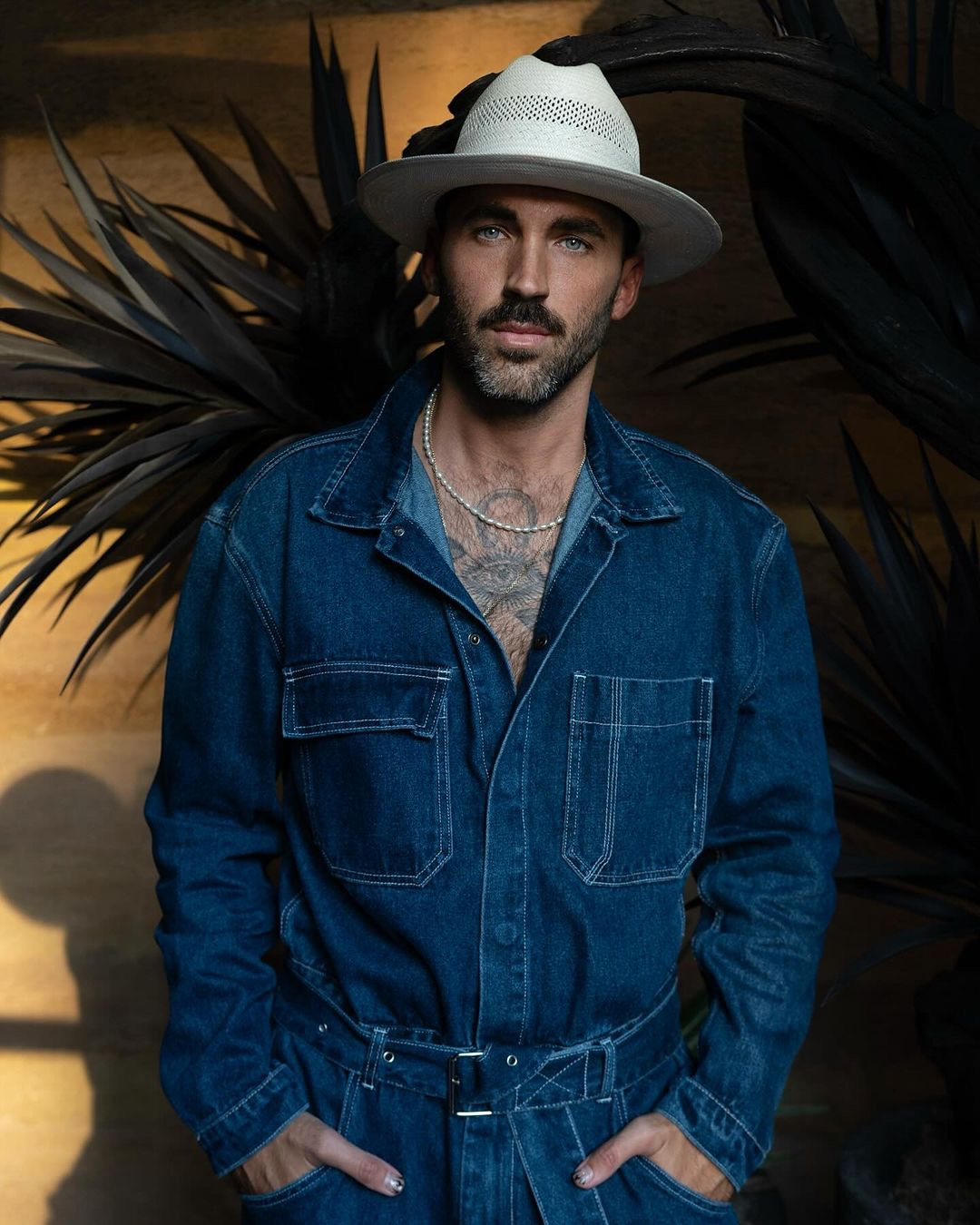 In our artist spotlight, Ethan King (@slickback_buttahtoast) shares where he gets his inspiration, how he got into curls and how he hopes to shape the future of curl education.