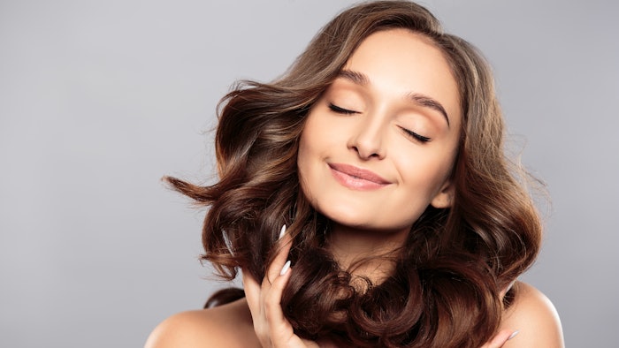 The ingredients are Cosmos and Natrue compliant raw materials and offer benefits in skin and hair care.