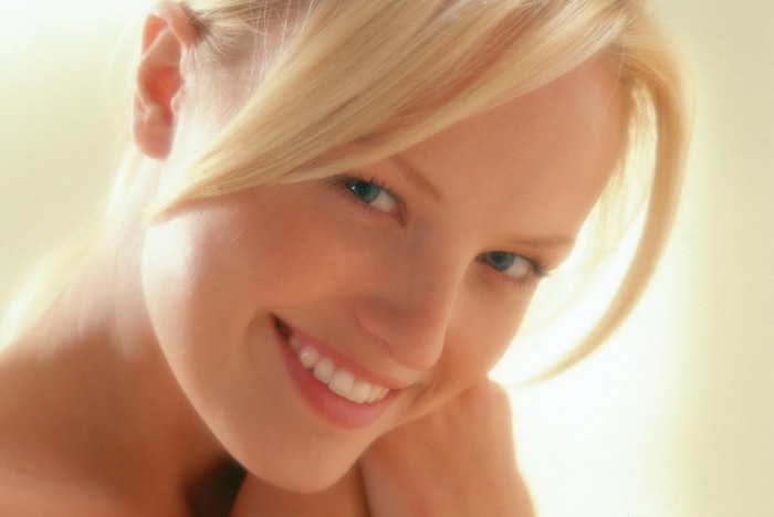Nutripeptides improves hair quality due to its repairing action on the hair fiber, restoring the hair’s shine, density and volume.