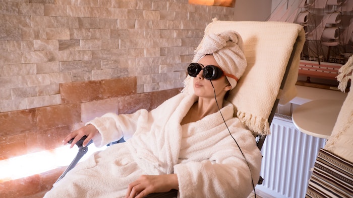Salt therapy and eye relaxation with digital color therapy glasses