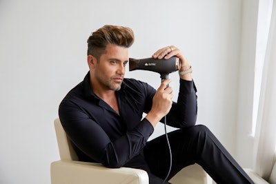 With over 2 million+ followers globally. Gabriel Samra is recognized as a master of balayage and is known for his innovative styling techniques, color design and red carpet worthy looks!