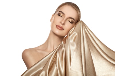 JD Lusteris by Jojoba Desert offers a silky, sensory experience and sebum control properties, which are essential for hair and scalp care.