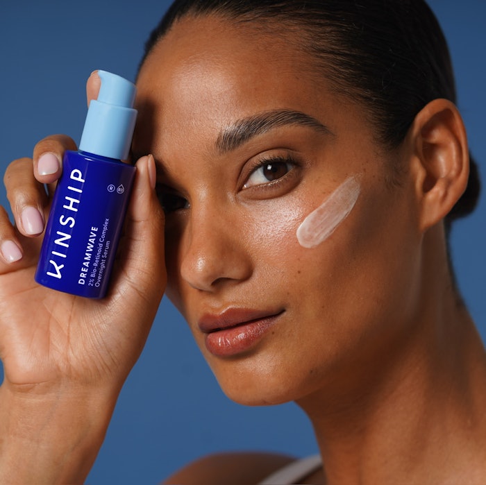 Dreamwave 2% Bio-Retinoid Complex Overnight Renewal Serum features a 2% Bio-Retinoid Complex featuring the microalgae-derived encapsulated bio-retinoid, Chlorella vulgaris extract.