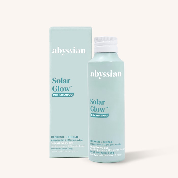 The formulation absorbs excess oil while imparting a pleasant fragrance and shielding the hair and scalp from UV rays.