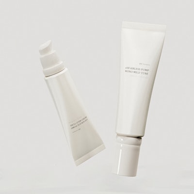 PKG Group/Yonwoo PKG’s Ø30 Airless Pump Mono Mild Tube features a tube body with a flat surface for branding. The polyolefin tube primarily comprises polypropylene to enhance its sustainable profile.