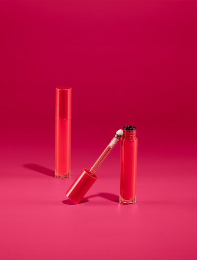 ICONS|ICS’s Lip Wand Packaging with Hybrid Applicator, meanwhile, comprises a hybrid TPEE and stainless-steel applicator.