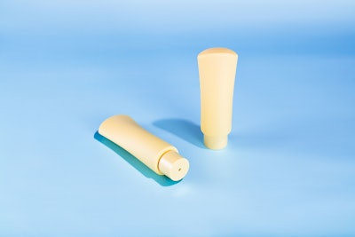ICONS|ICS' Tuttle is a 175 ml tube-shaped squeezy PE tottle with a center-dispensing PP cap for lotions, creams, gels and other body or hair formulations.