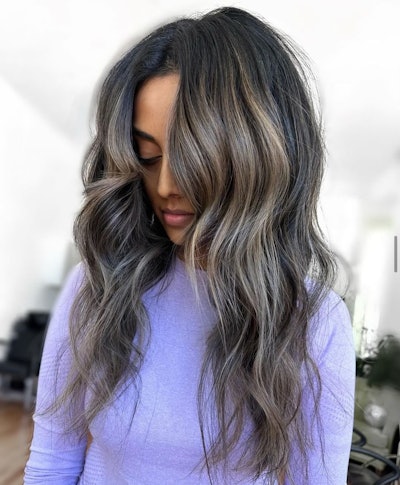 Voluminous Mushroom Brunette with face-framing strands