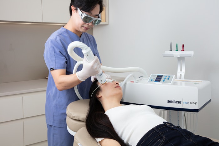 The Neo Elite’s 650-microsecond 1064nm Nd:YAG laser penetrates deeply to treat acne at multiple levels.