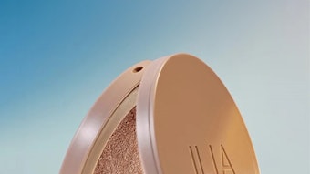 ICONS recently collaborated with ILIA to create custom-designed compacts for the ILIA Sunshift Cream Bronzer and Lightshift Cream Highlighter.