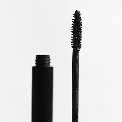 Deep Frequency was designed to deliver dramatic, ultra-black lash volume with a rich, whipped texture.