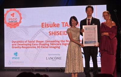 Eisuke Taki, of Shiseido, was awarded the Johann Wiechers Best Poster prize for a paper on understanding facial shape and unraveling non-genetic factors, along with the development of face shaping ingredients through gravity-responsive 3D facial imaging.