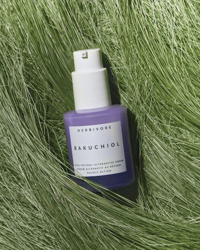Beyond bakuchiol, the formula features bakuchiol ester, a potent, lipid-soluble retinol alternative designed for superior stability and absorption.