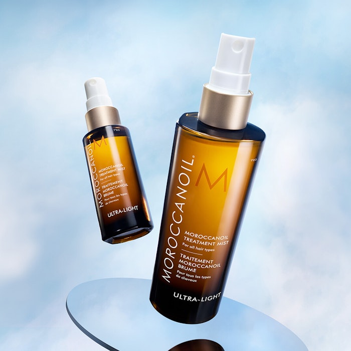 Aptar Beauty provided technical expertise through in-house services, guiding the brand towards the Euromist Technical, a pump especially engineered to dispense oil-based formulas. For Moroccanoil’s Treatment Mist, Aptar Beauty created an exclusive champagne color pump in a smooth matte finish that not only dispenses the product in an ultra-fine mist but also aligns with the aesthetics of the brand.
