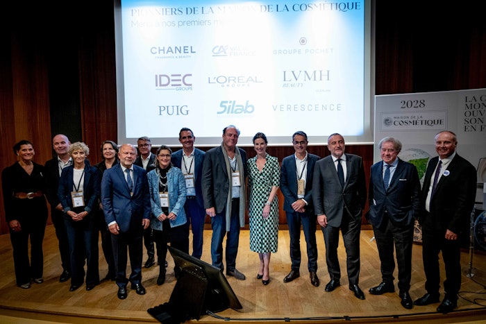 From L: S&eacute;gol&egrave;ne Leloutre (Cosmetic Valley), S&eacute;bastien Mnnier (PUIG), Brigitte Closs (Silab), St&eacute;phanie Rott (Guerlain), Jean-Pierre Gorges (Chartres Metropole), J&eacute;r&ocirc;me Hombourger (Credit Agricole Val de France), Caroline Plougastel (Chanel Parfums Beaute), Xavier Gaget (Groupe Pochet), Thomas Riou (Verescence), C&eacute;line Brucker (L'Oreal France), C&eacute;dric De Wavrechin (Group IDEC), Marc-Antoine Jamet (Cosmetic Valley), Jean-Michel Wilmotte (Wilmotte et Associes Architectes), Christophe Masson (Cosmetic Valley)