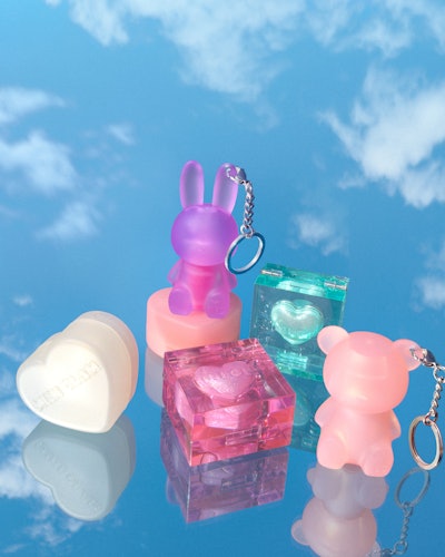 Combining color and trend with clean ingredients, Mini Glam is redefining makeup for kids. The collection features a range of age-appropriate, collectible products in fun shapes and shimmering hues.