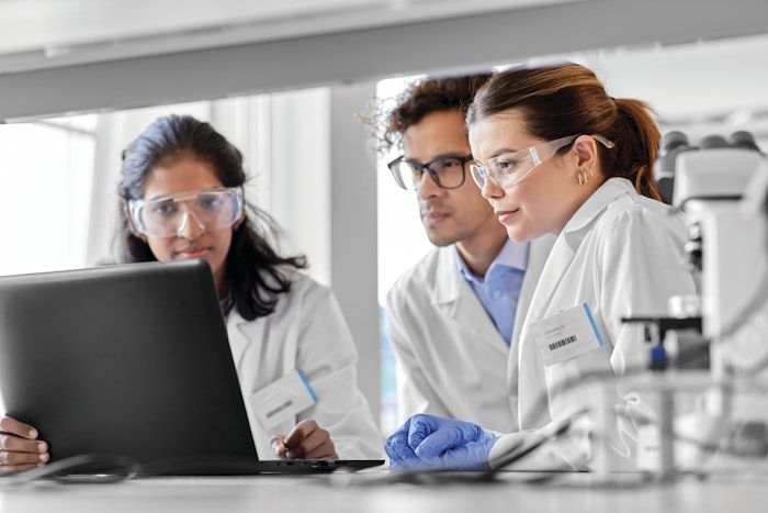 U Cinn Young Chemists At Computer In Lab Collaboration Adobe Stock 525719219