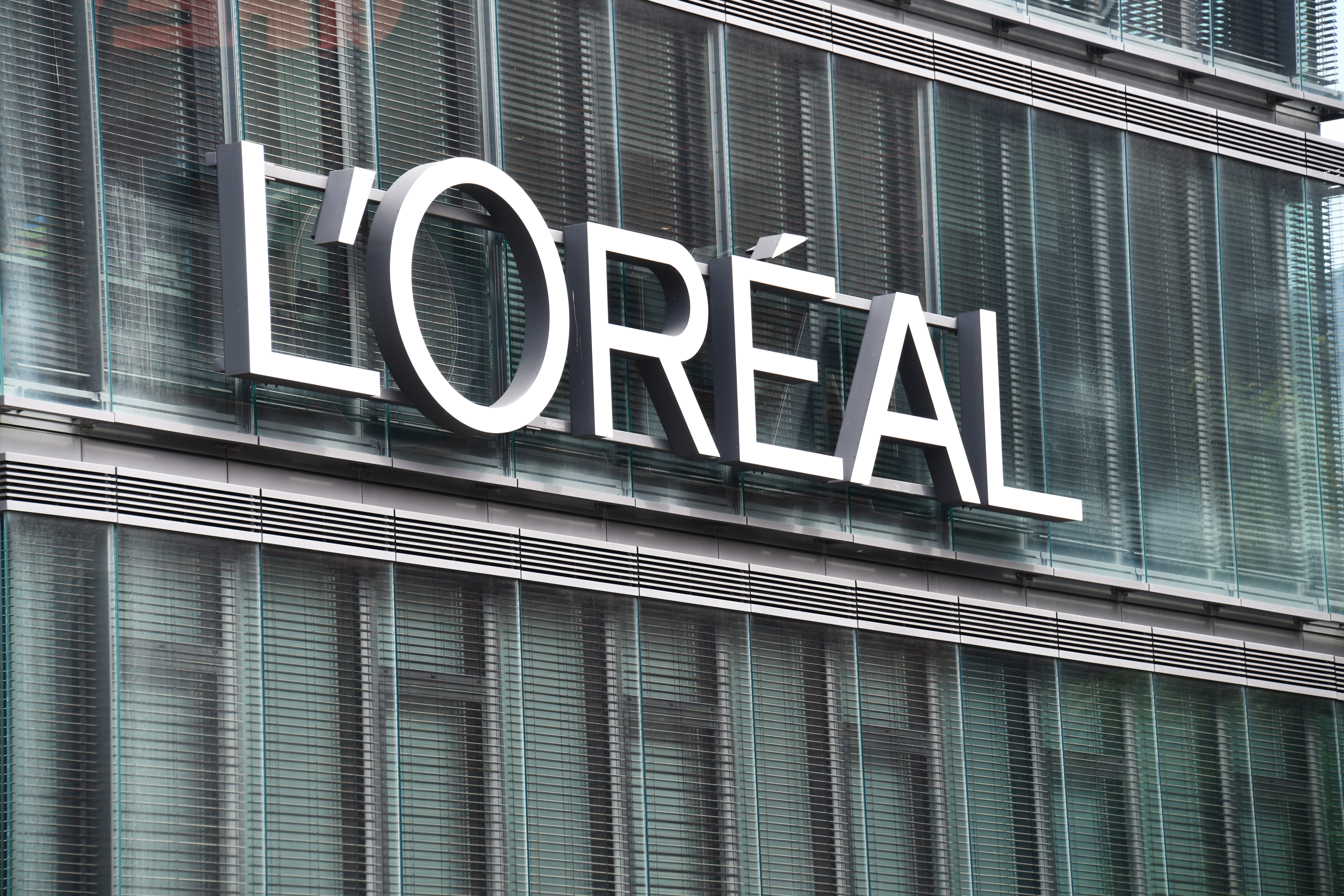 The transaction will be funded with L&rsquo;Or&eacute;al&rsquo;s available cash and credit lines. Closing is expected by Q1-2026 and remains subject to customary regulatory approvals.