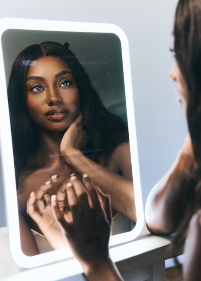 The AI skin analyzer claims to reveal the user's complexion’s story with a dermatologist-backed scan that scores and tracks 7 key skin concerns .