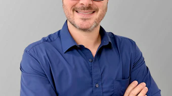 Warren Becker is stepping into the spotlight with the launch of Next Beauty Labs. Based in Boca Raton, Florida, the private label skin care manufacturer is built for the realities of today’s fast-moving beauty market.