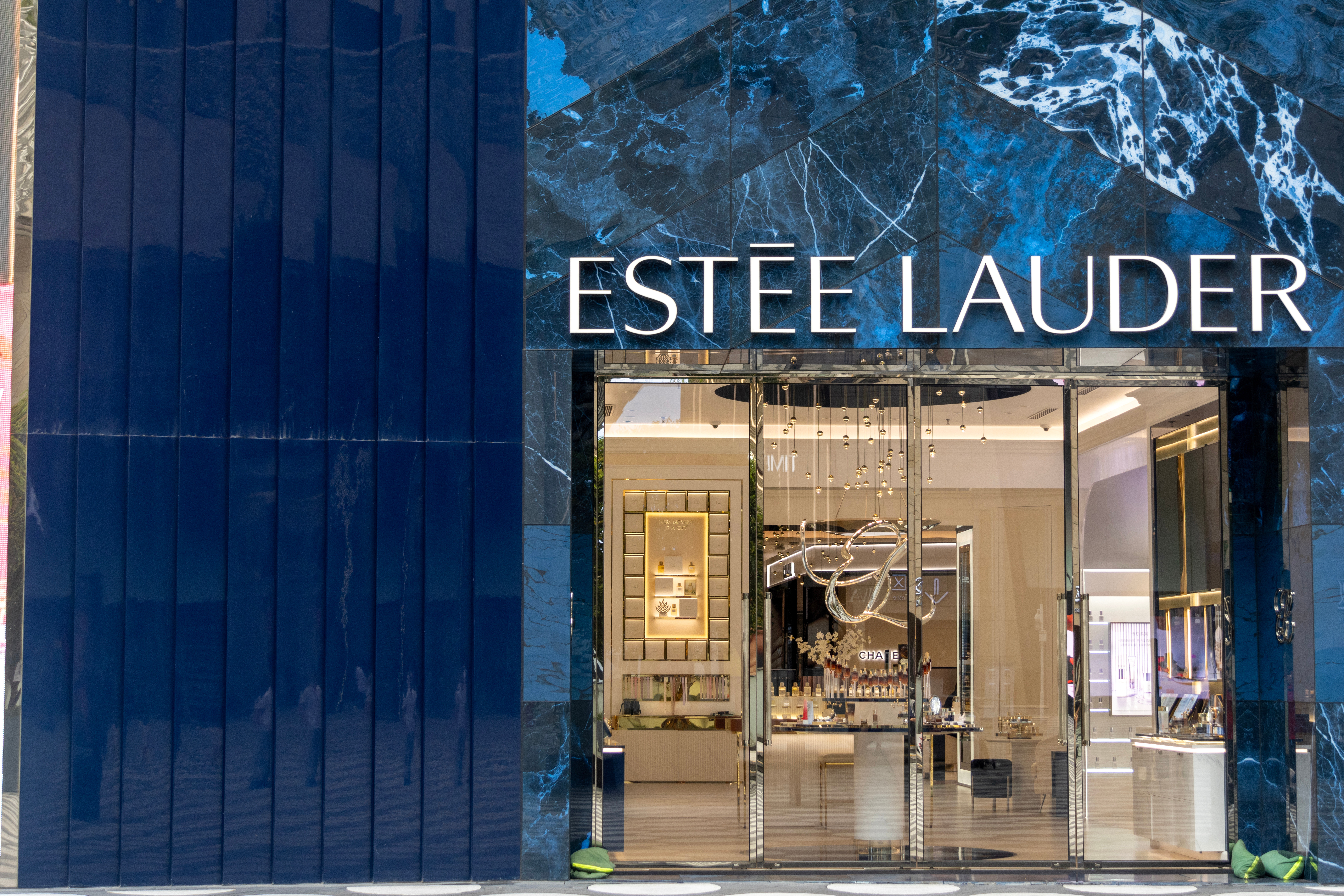 Management raised fiscal 2026 guidance, signaling confidence that the turnaround is gaining traction even as tariffs and macro volatility persist.