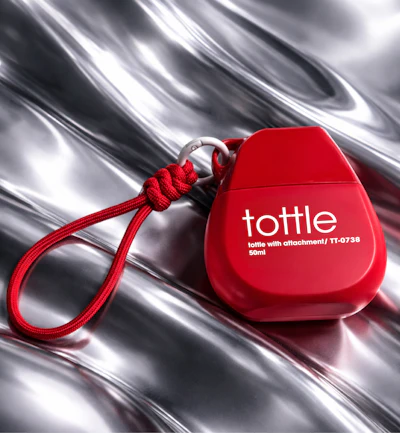 Cosmopak’s Tottle with Attachment (TT-0738) taps directly into the rise of mobile, lifestyle-driven beauty with a format designed to go wherever consumers do.