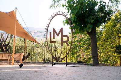 At Domaine des Naturels LMR, R&D experts research new natural species, variety breeding, cultivation methods and production techniques.